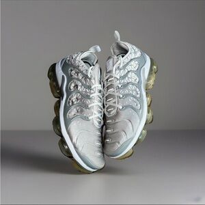 Nike Air Vapormax Plus Metallic Silver White Mens Athleisure Running Shoes Sz 11